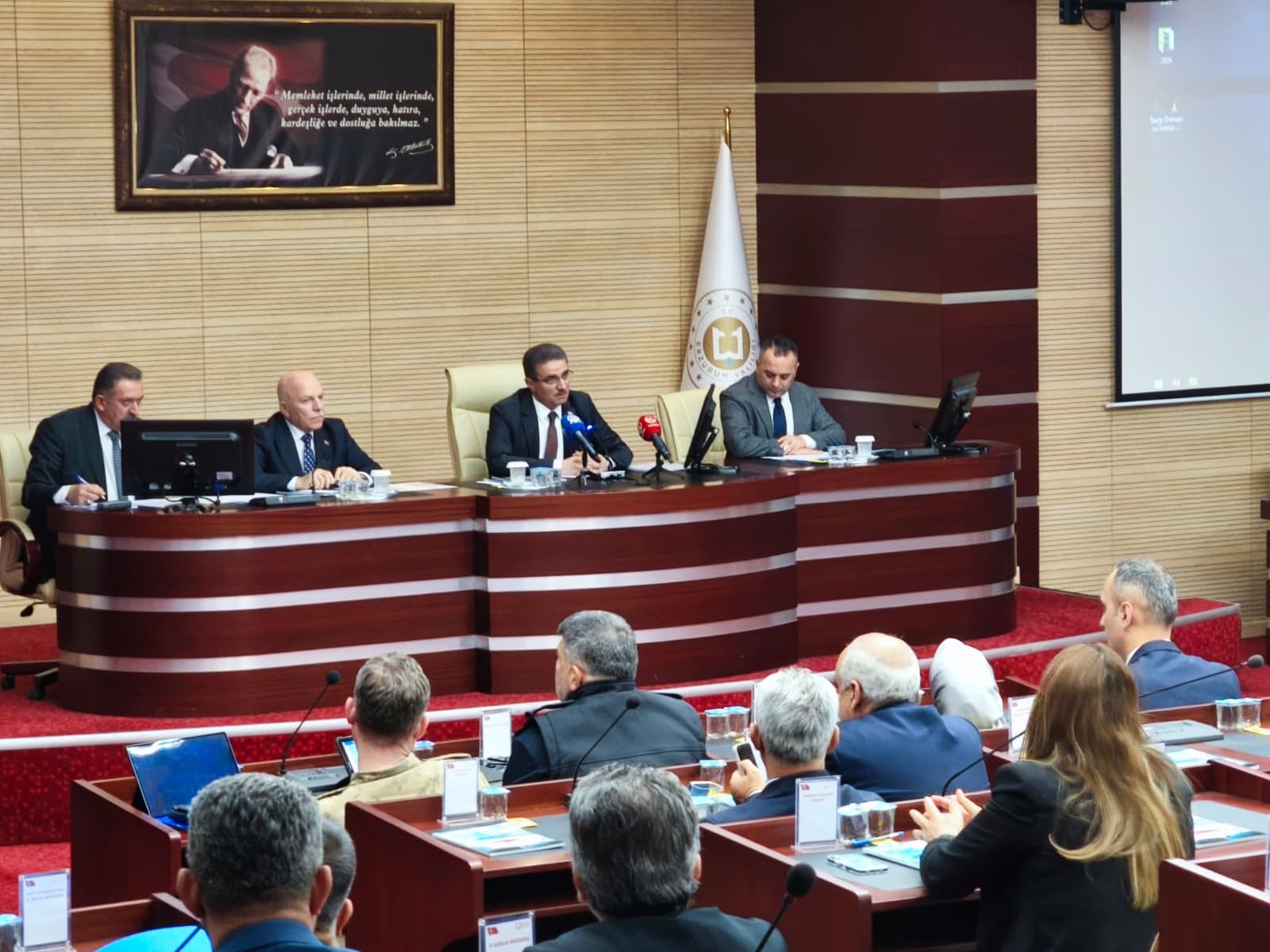 CHP’li Başkan Vali’ye şikâyet etti!