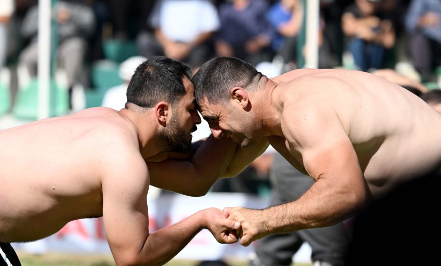 Tortum’da güreşler nefes kesti - TIKLA İZLE