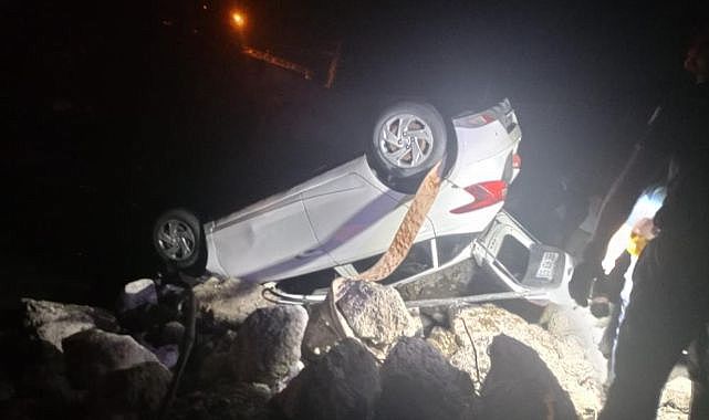 Otomobil Karasu nehrine uçtu: 1 ölü