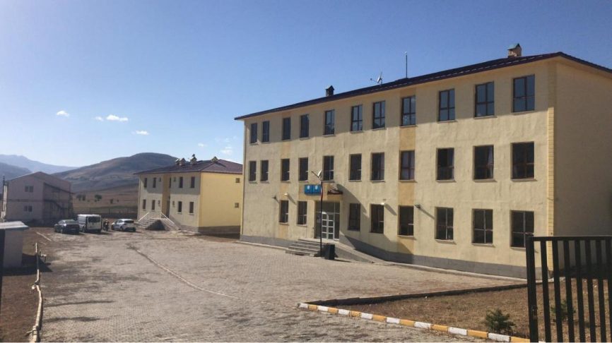 Çat'ta 10 öğrenci hastanelik oldu!