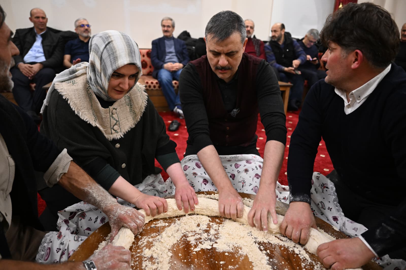 Erzurum buz kesiyor, Vali tel helvası çekiyor!
